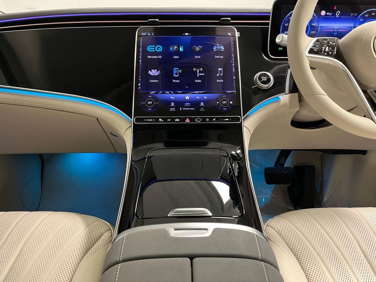 EQS SUV centre console and media screen