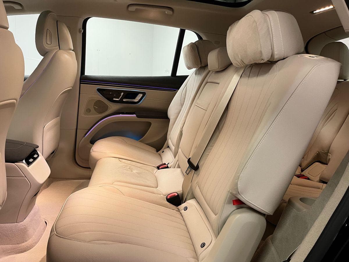 Rear passenger seats of the EQS SUV